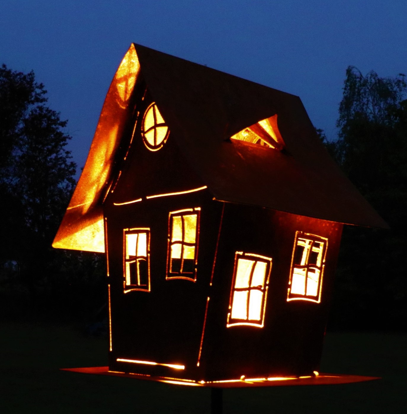 Edel-Garten-Deko - Hexenhaus Rost Haus Windlicht aus Edelrost zum Stecken  (Gartendekoration) Helloween